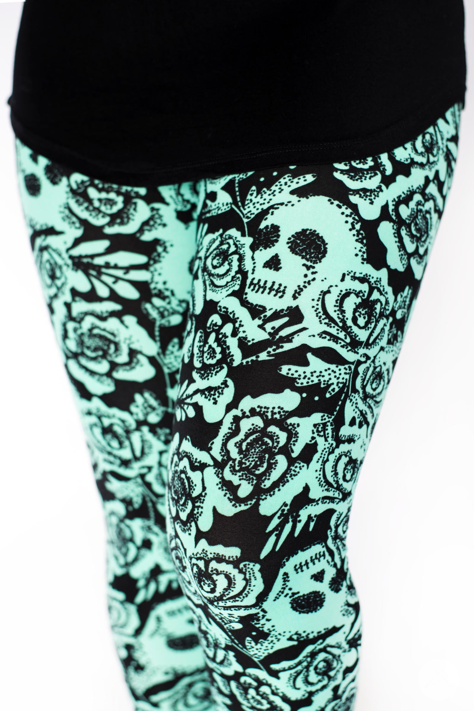 Kettlebell Skull And Roses High-Waisted Crossover Leggings With Pocket –  Ministry of Sweat